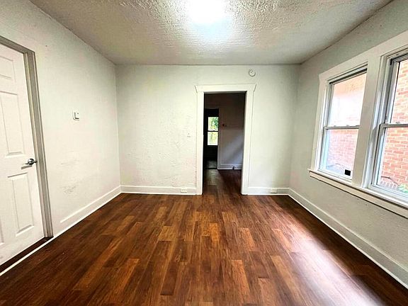 4th image of 15844 Wildemere St