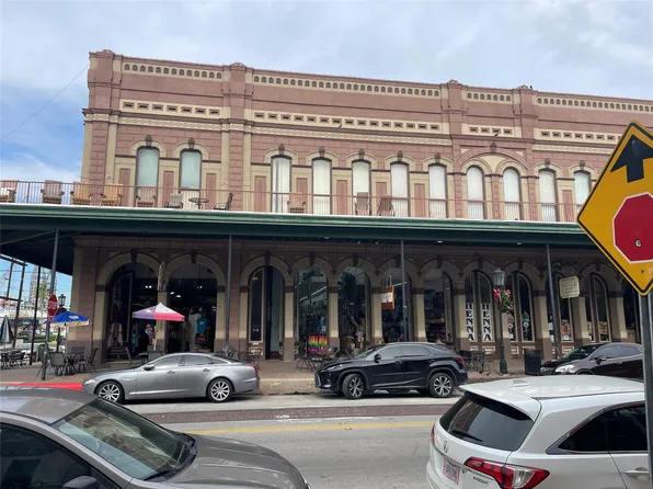 2118 Strand St #212, Galveston, TX 77550