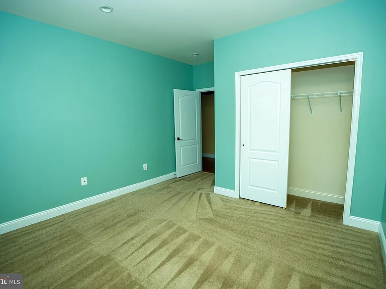 22535 Willington Sq — Photo 42