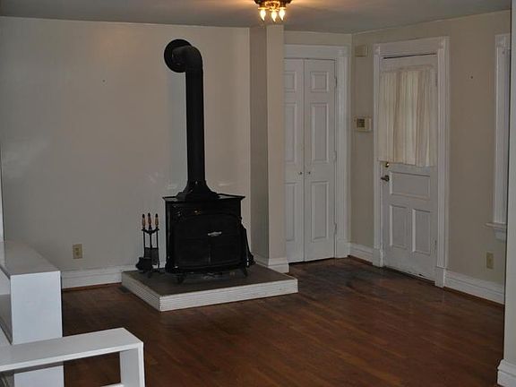 2nd image of 16 W Hollister St