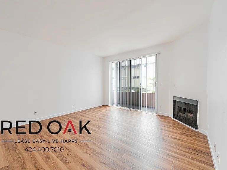 7370 Hawthorn Ave #105 — Photo 6