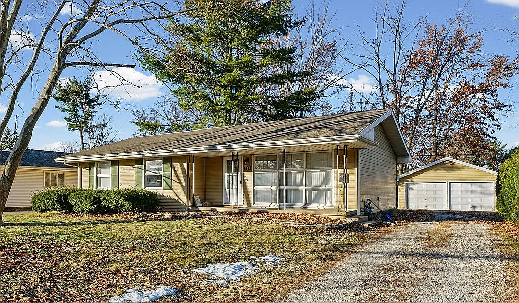 404 Sunnycrest Ct W photo 1