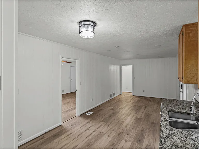 6096 Hillpine Dr — Photo 13