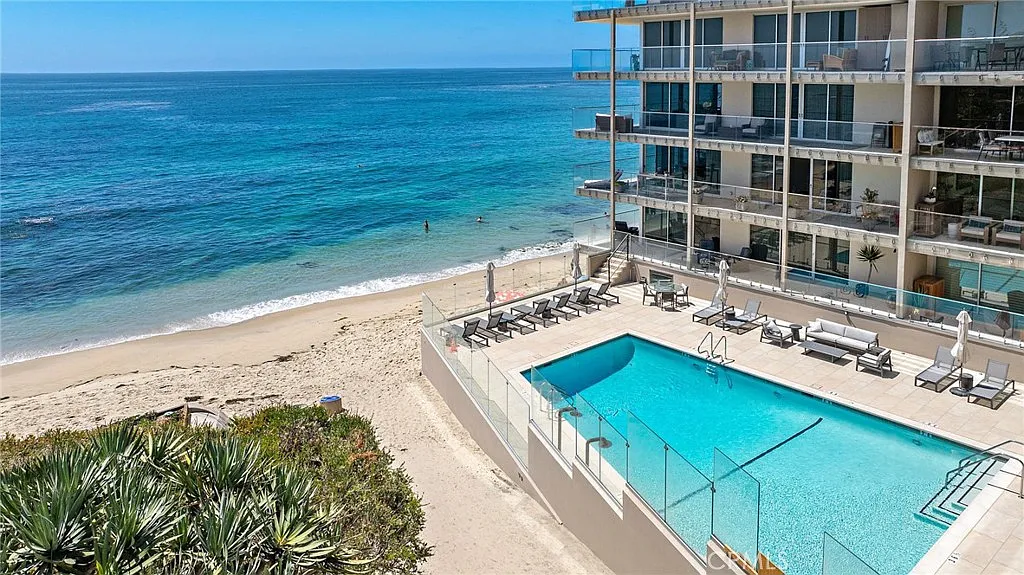 Building Photo - 1585 S Coast Hwy #32