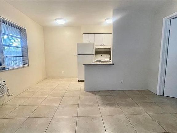 3rd image of 505 NE 4th Ave APT 1