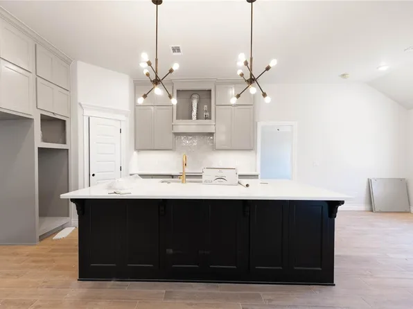 9316 NW 86th St, Yukon, OK 73099