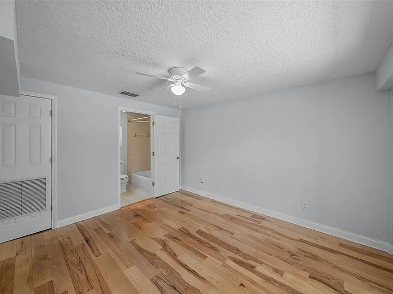 814 W Indiana Ave — Photo 20