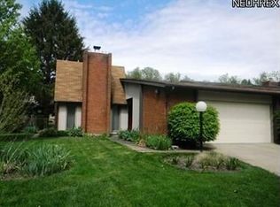4721 Greenbriar Sq NE, Canton, OH