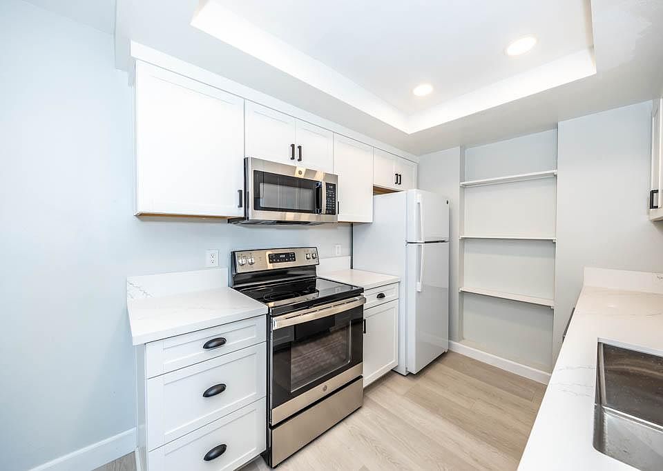 All new kitchen with Quartz counters and all new appliances