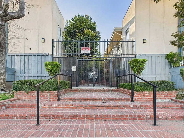 Buffalo Sherman Oaks Apartments — Photo 41