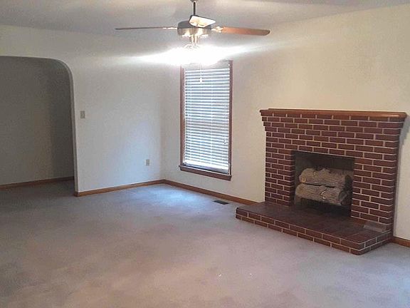 3rd image of 1004 Bell Dr