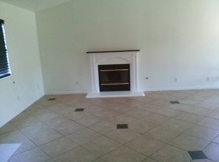 5572 N State St, Fresno, CA 93722