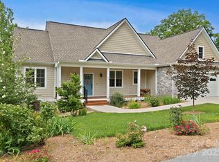 73 Wisdom Cove Rd, Flat Rock, NC 28731