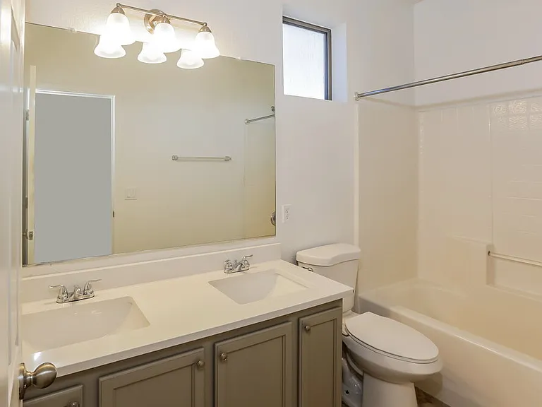 1613 W Saint Catherine Ave — Photo 18