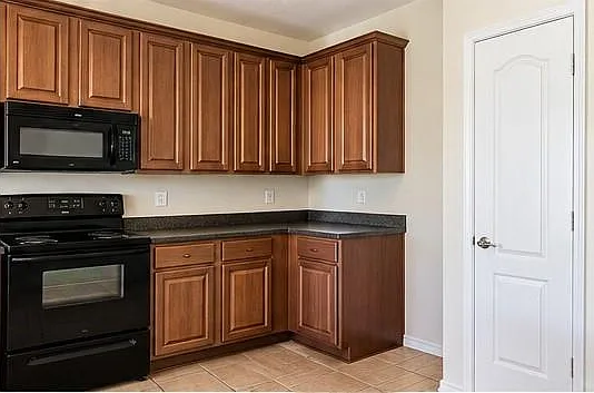3 bed, 2.5 bath, 1500 sqft, $1,600 — Photo 2