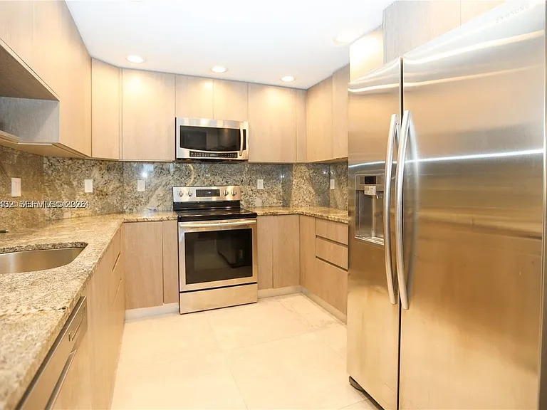 300 Bayview Dr #216 — Photo 8