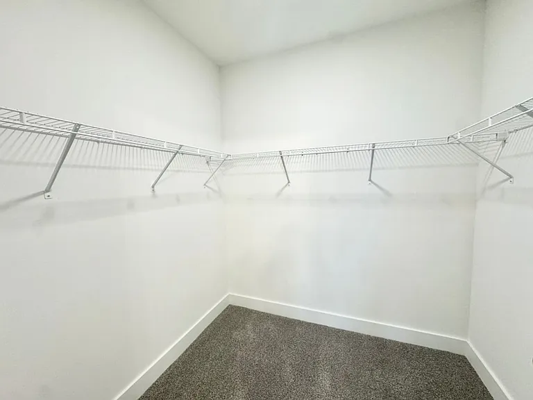 175 W Black St #204 — Photo 20