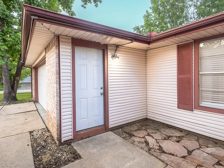 6542 Bridgegate Dr — Photo 32