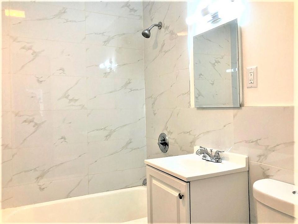 2nd image of 991 Broadway APT 3T