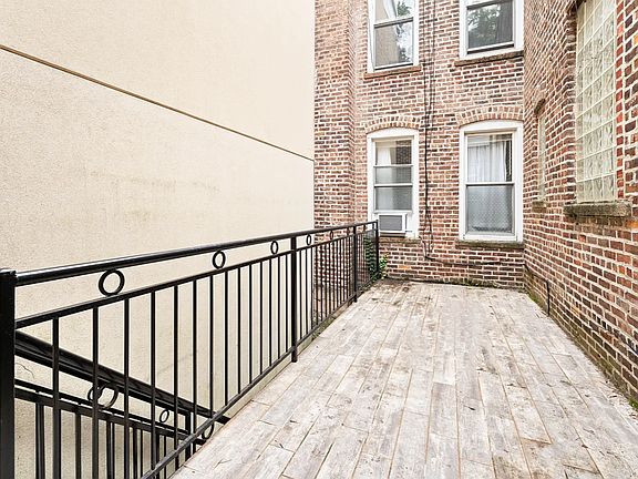4th image of 326 22nd St APT 1R