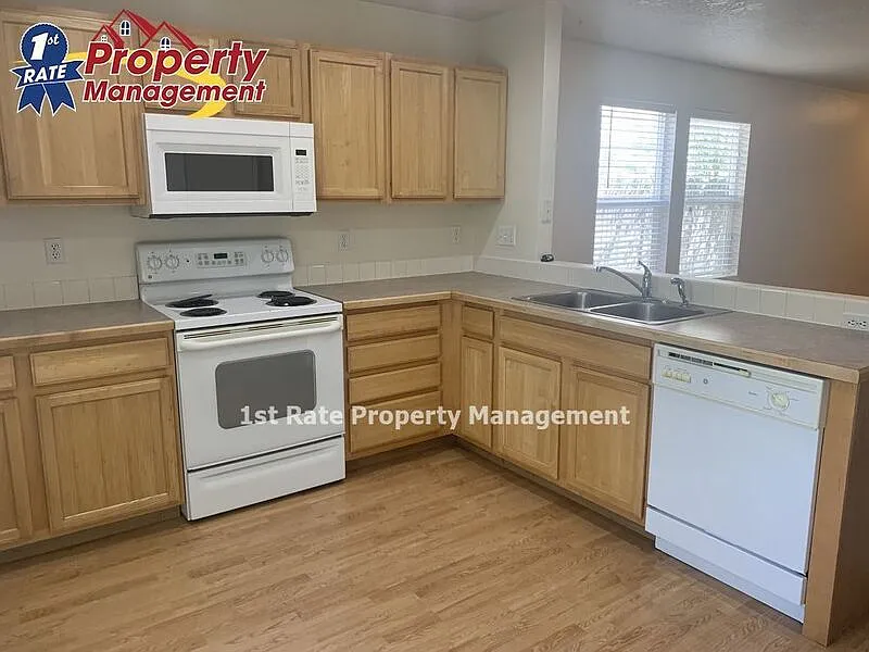 Building Photo - 9654 W Portola Dr