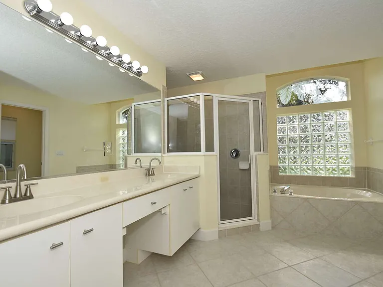 1216 Hampstead Ln — Photo 38