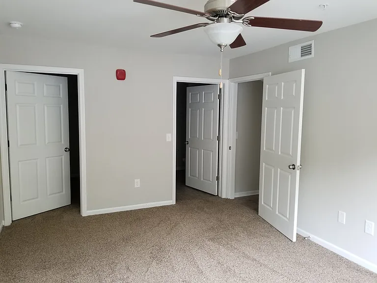 Vestawood Apartments - Vestavia Hills, AL — Photo 24