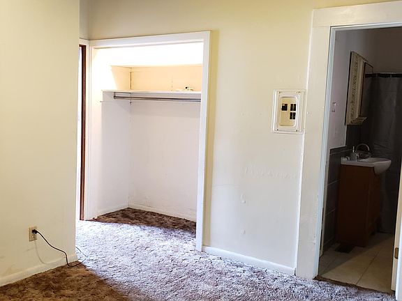 5th image of 318 SE 2nd St