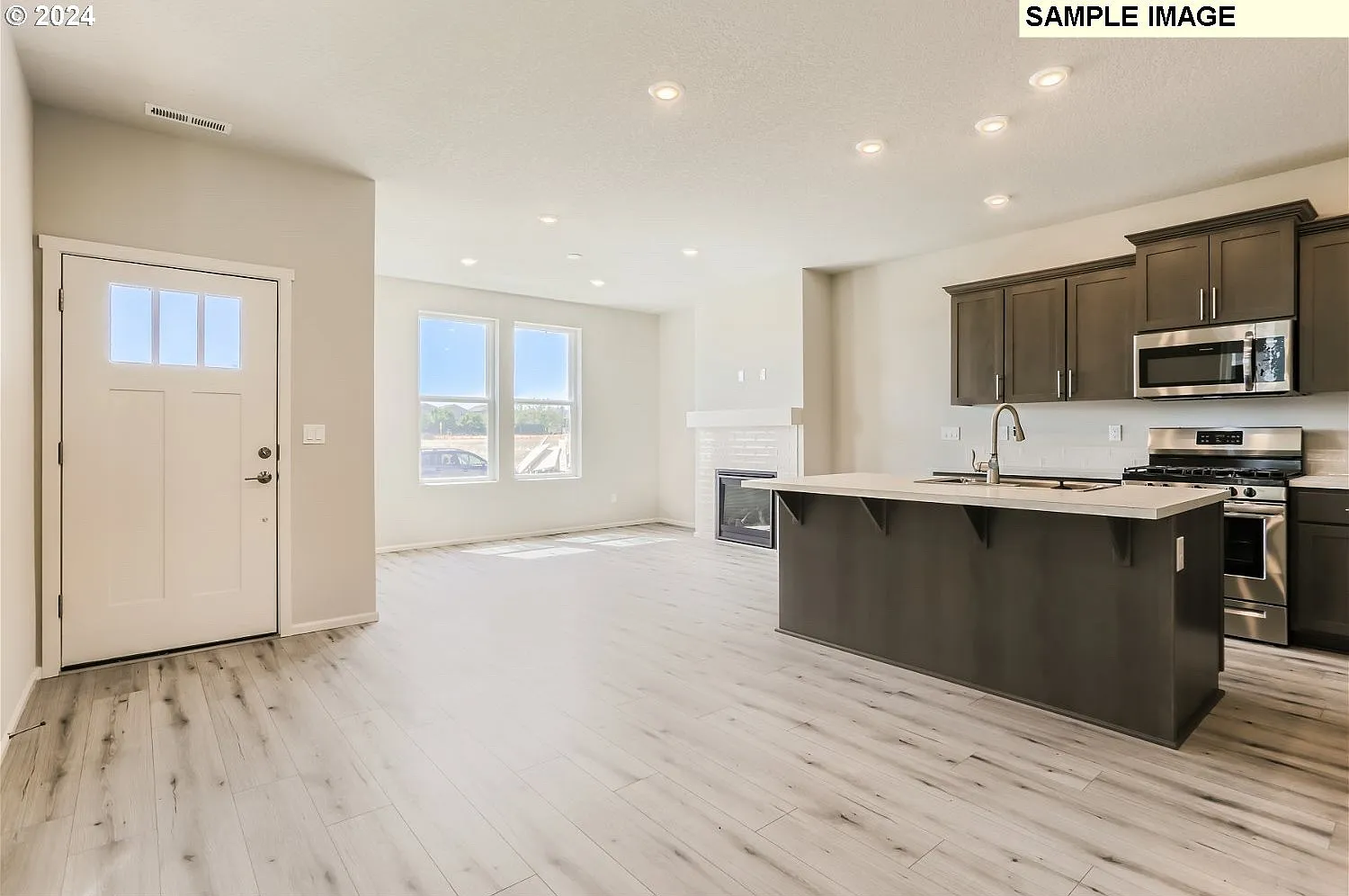 655 Nichols Ln — Photo 2