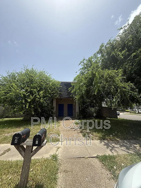 3 bed, 2.5 bath, 1411 sqft, $1,650 — Photo 1