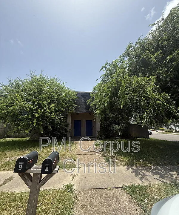 5001 Meandering Ln #A