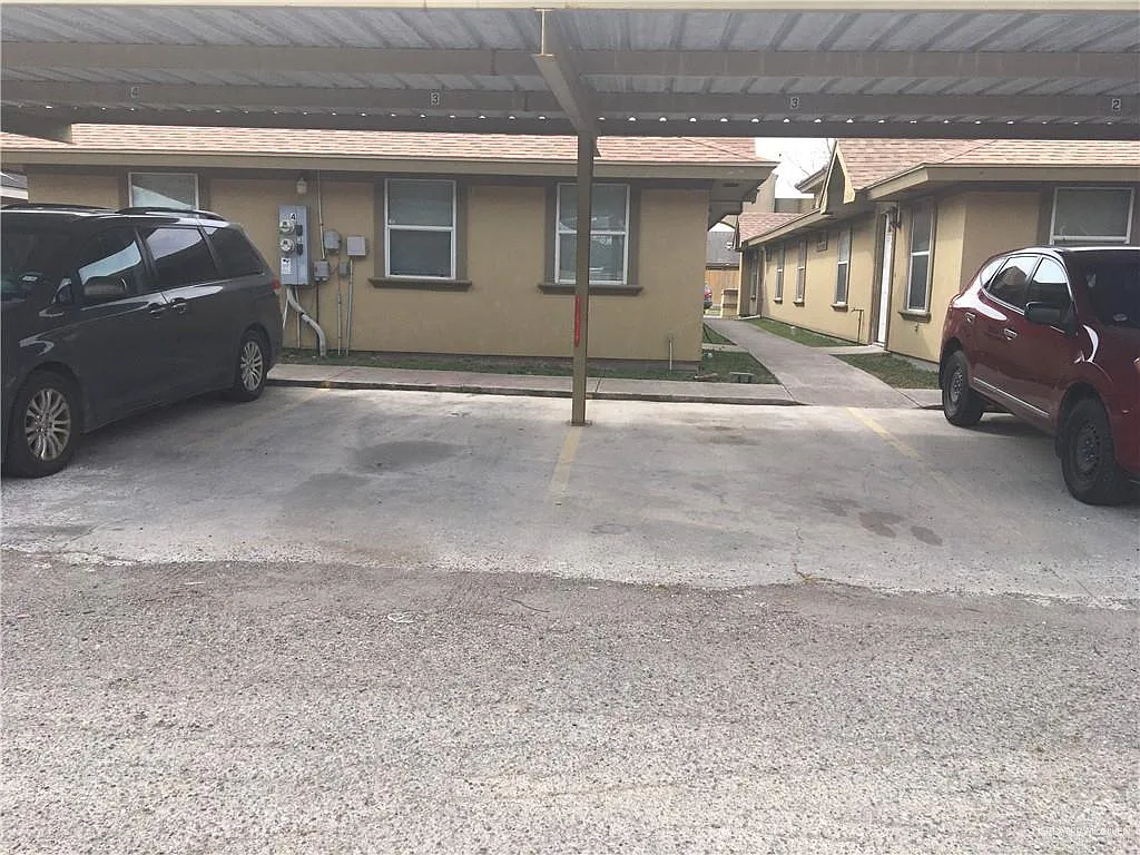 3 bed, 2.0 bath, 1078 sqft, $1,800 — Photo 2