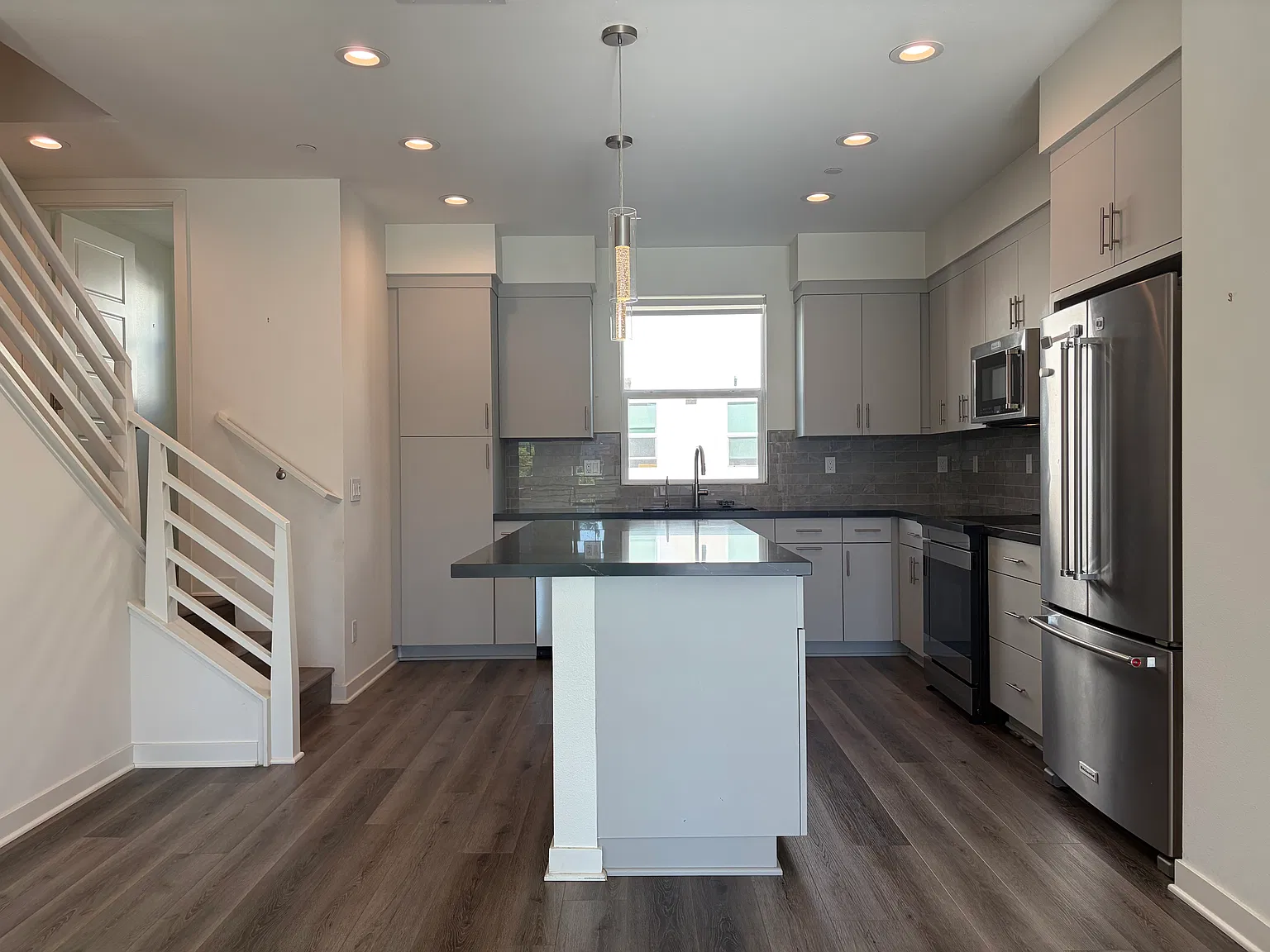 3 bed, 3.5 bath, 1618 sqft, $5,250 — Photo 4