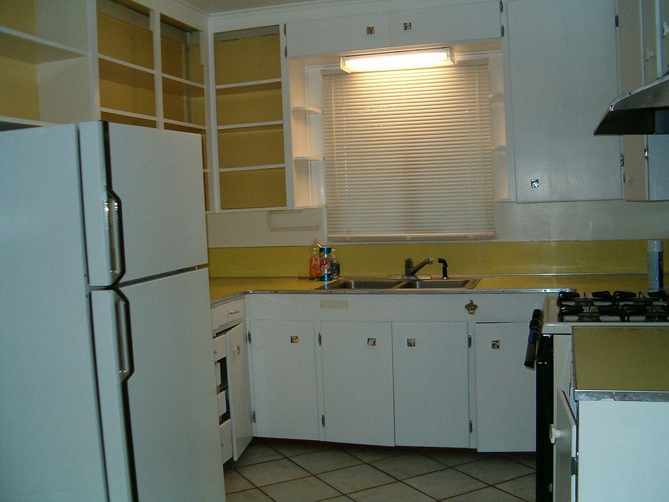Eat-in kitchen