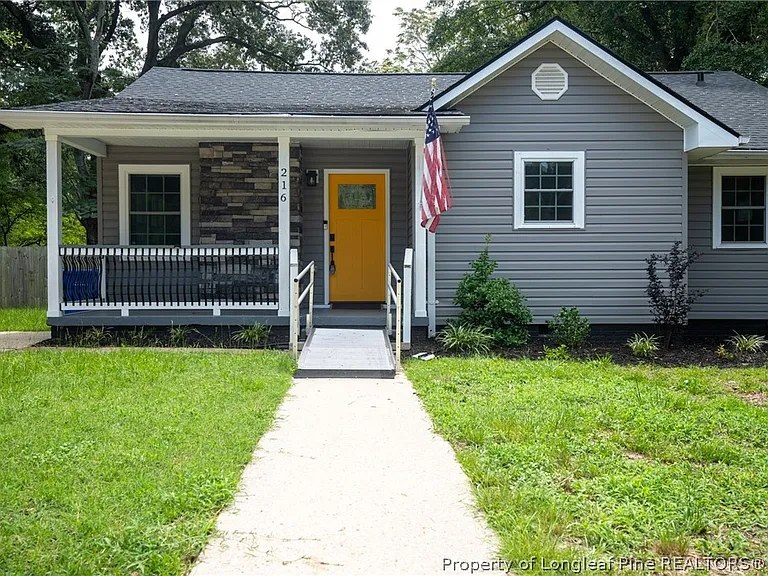 216 Circle Ct — Photo 1