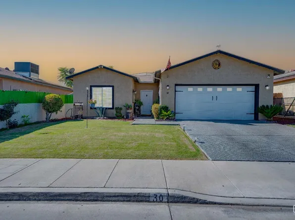 30 Del Playa Dr, Bakersfield, CA 93307