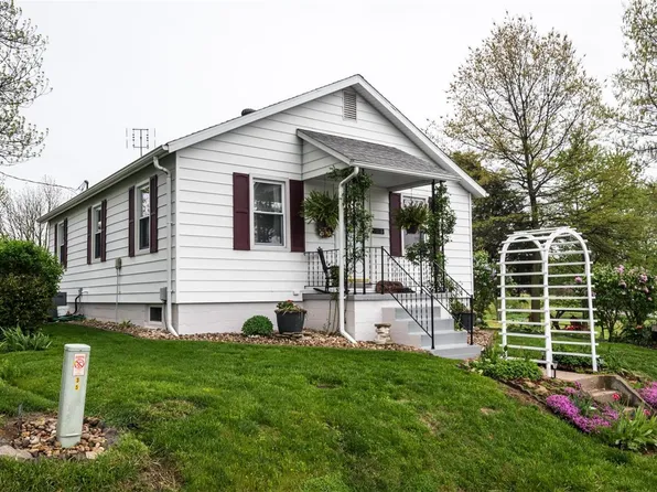 1018 Sparta St, Saint Libory, IL 62282