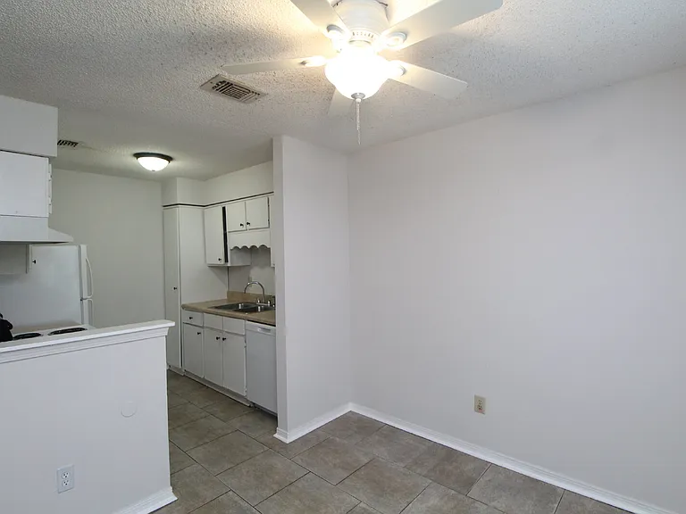 50 Fulton Ave #D16 — Photo 9