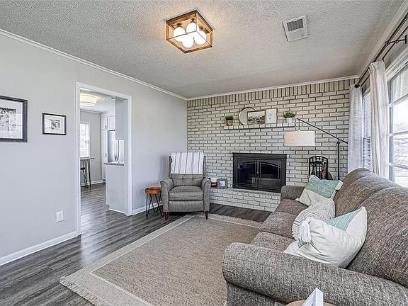 3rd image of 8433 W 70th Ter
