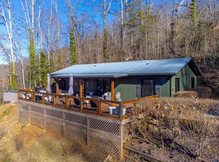 602 Franklin Farm Rd, Franklin, NC 28734