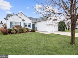 1 Roslyn Dr, Delran, NJ 08075