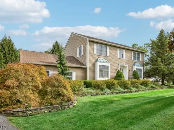 8 Thunder Dr, Vernon Twp., NJ 07418