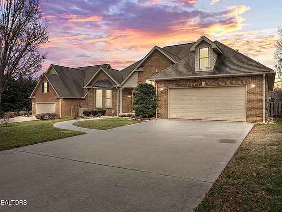 4th image of 5605 Cypress Tree Ln
