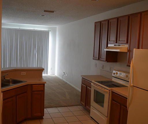 4th image of 3945 Buckthorne Dr #5