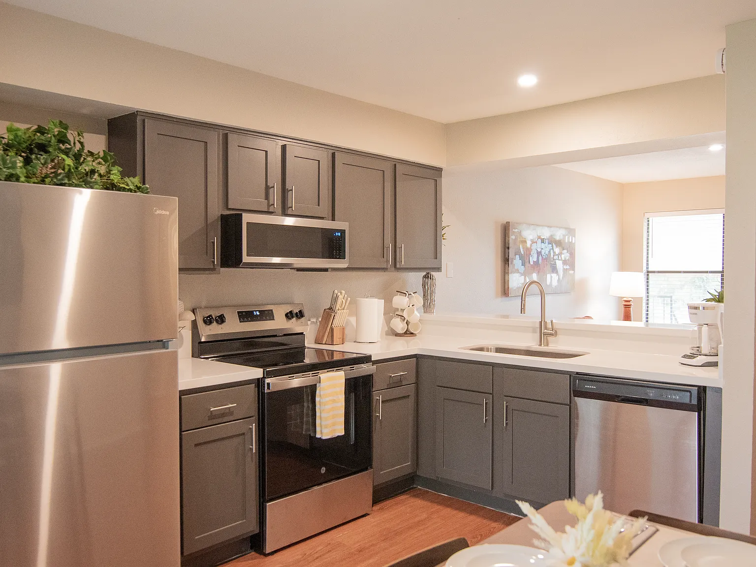 2 bed, 1.5 bath, 877 sqft, $2,195 — Photo 1