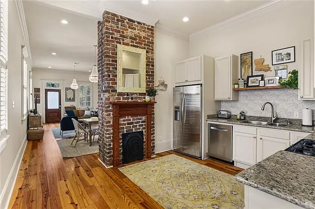 3213 Annunciation St — Photo 9