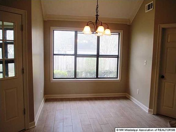 4th image of 930 White Pine Dr