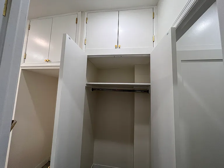 564 35th St #3W — Photo 14
