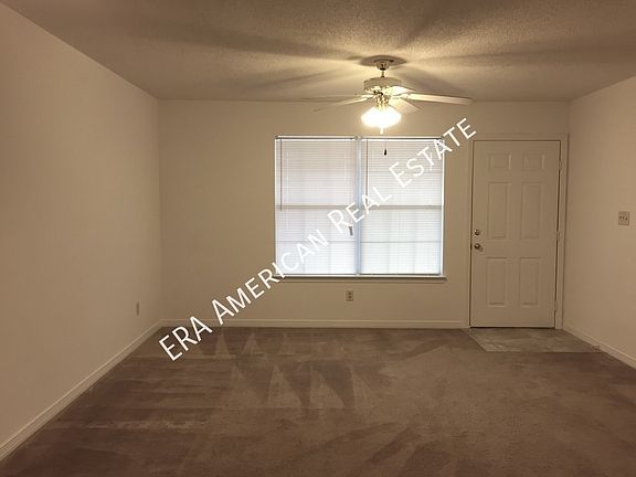 2nd image of 2811 Bradford Pl