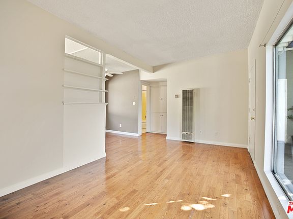 4th image of 941 N San Vicente Blvd #20